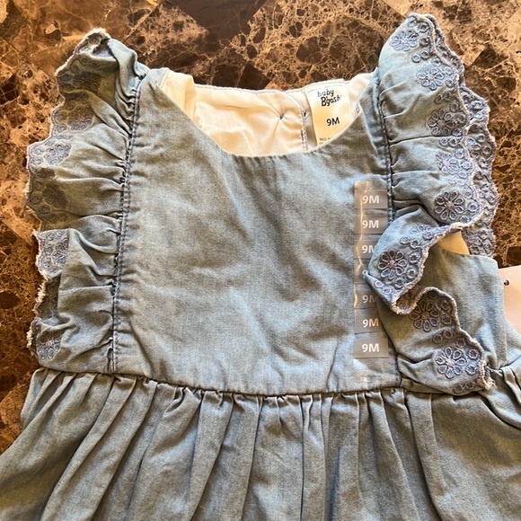 2 OshKosh Bgosh Dresses. 1 NWT. - Picture 2 of 7